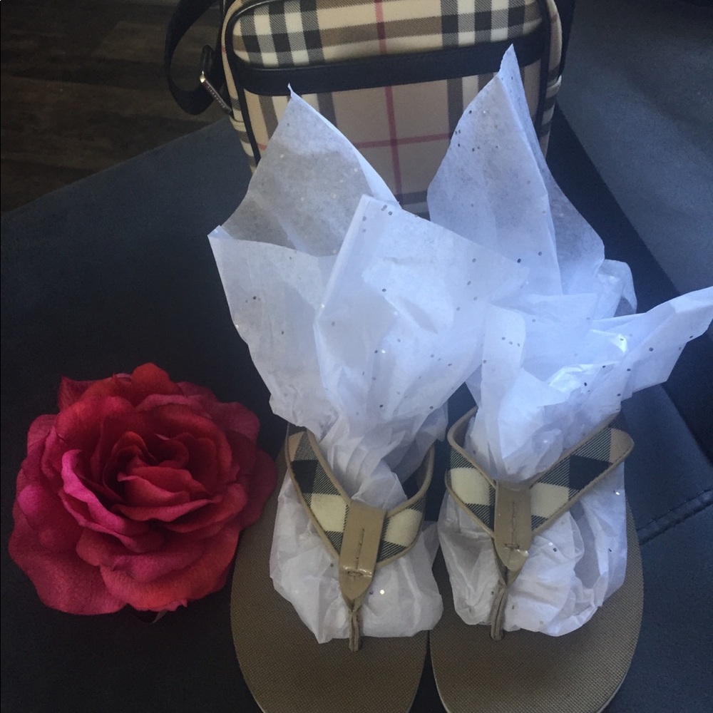 Burberry flip flop